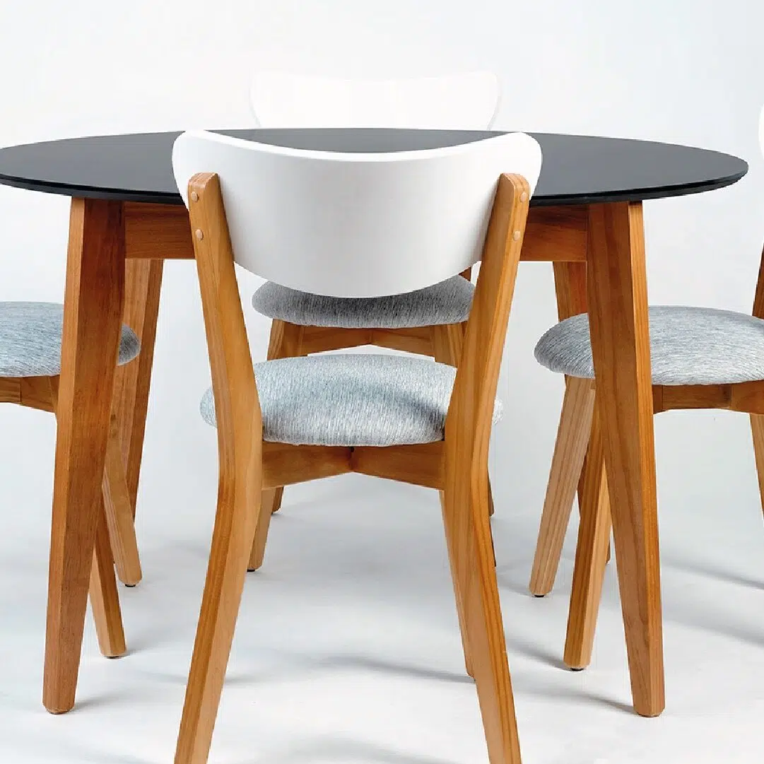 Mesa y 4 sillas